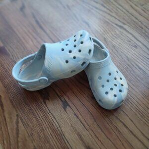 Marbled Crocs Size 13